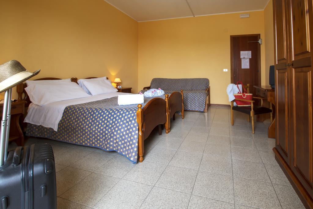 טרופאה Hotel La Perla מראה חיצוני תמונה
