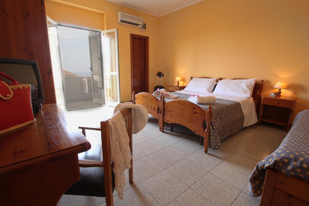 טרופאה Hotel La Perla מראה חיצוני תמונה