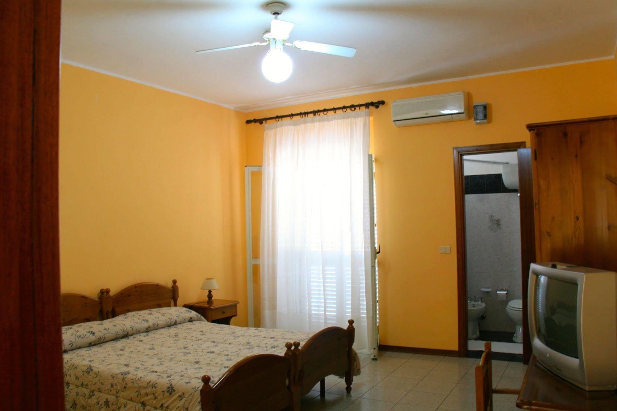 טרופאה Hotel La Perla מראה חיצוני תמונה
